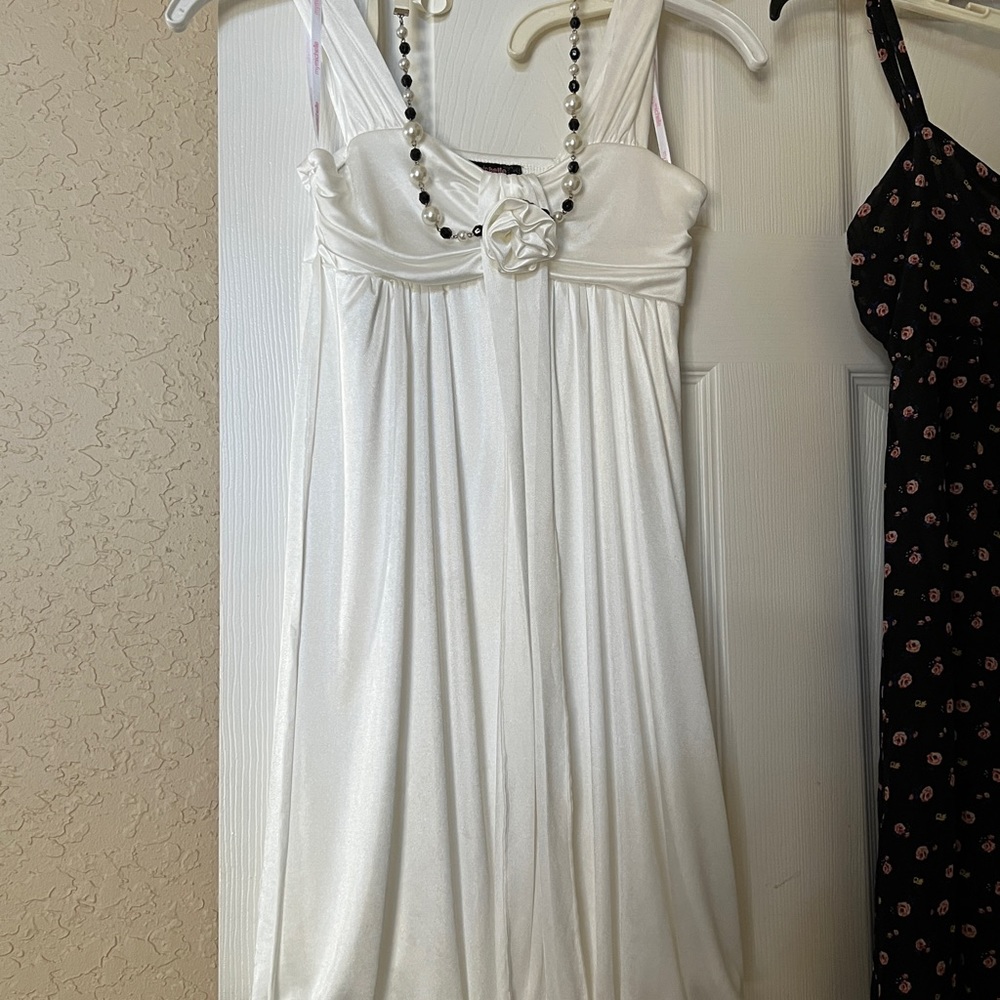 Girls Dress Size 8 (with necklace)